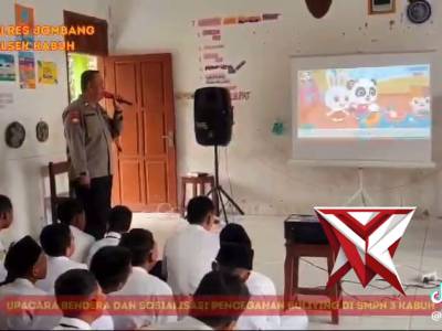 Kanit Binmas Polsek Kabuh melaksanakan sosialiasi pencegahan bullying di SMPN 3 Kabuh - PoliceTube