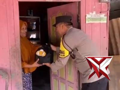Jumat Berkah Polsek Sungai Lilin, Berbagi Kebahagiaan - PoliceTube