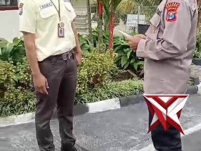 Panit Binmas Polsek Lawang Iptu Irwansyah beri himbauan Kamtibmas Di obyek vital Lawang - PoliceTube