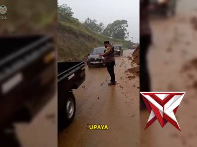 POLSEK CISAYONG MELKSANAKAN KEGIATAN ARUS LALIN DI KARNAKAN ADANYA LONGSOR - PoliceTube