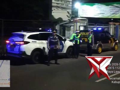 Parirki blue light on the Night - PoliceTube