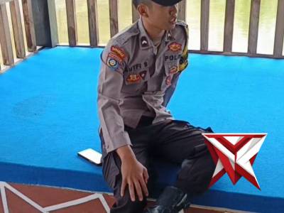 Sambang Ramadan, Bhabinkamtibmas Desa Kalisat Jalin Silaturahmi di Area Pemancingan.