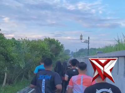 Kapolres Kediri melaksanakan olahraga pagi bersama anggota Polres Kediri - PoliceTube