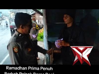 Ramadhan Prima Penuh Berkah Polsek Baros Bagi -bagi Takjil - PoliceTube