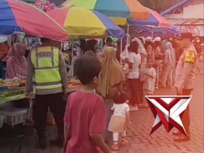 Polsek Plaosan Polres Magetan melaksanakan patroli dan pengamanan di lokasi bazar Ramadhan - PoliceTube