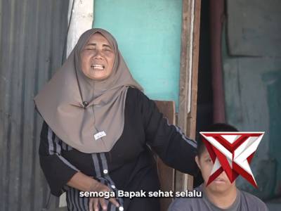 Penyaluran bantuan ke masyarakat dari wakil presiden RI berupa sembako dan alat tulis - PoliceTube