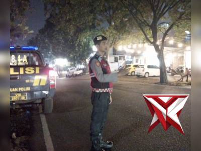 QR POLSEK SUKASARI POLRESTABES BANDUNG LAKUKAN GIAT RUTIN YANMAS MALAM BANDUNG LAUTAN BIRU - PoliceTube