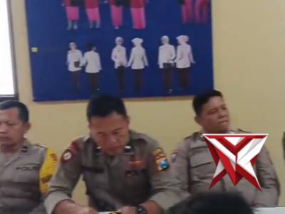 Giat Kapolsek Ponorogo memberikan APP untuk Anggota Polsek Ponorogo - PoliceTube