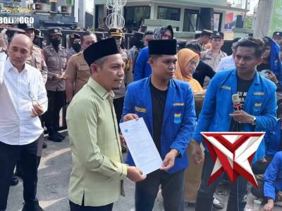 Polres Probolinggo melaksanakan Pelayanan Aksi damai dari PC PMII Probolinggo - PoliceTube