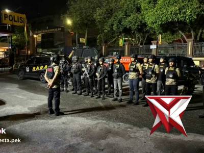 TIM RAGA POLRESTA PEKANBARUDAN TIM RAGA SAT BRIMOB POLDA RIAU MELAKSANAKAN PATROLI - PoliceTube