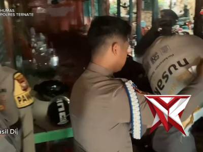 POLRES TERNATE HADIR DAN SIGAP BERIKAN BANTUAN SAAT KEBAKARAN - PoliceTube
