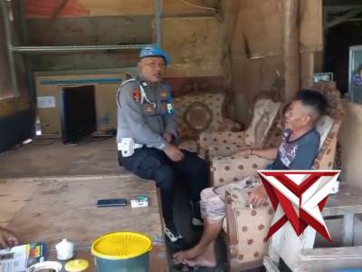 Polsek Ujungpangkah Patroli Blusukan Sambang Warga - PoliceTube