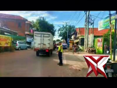 Polsek Semampir Polres Pelabuhan Tanjung Perak Sampaikan Pesan Pesan Kamtibmas Kepada Masyarakat - PoliceTube