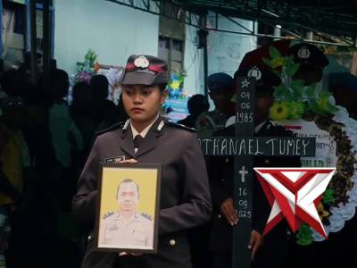 Wakapolres Jayapura Pimpin Upacara persemayaman Alm. Natanael J. Tumey