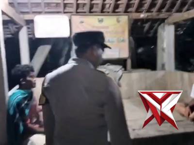 Patroli Siskamling Polsek Lembeyan di Pos Kamling Desa Dukuh Kec. Lembeyan Kab. Magetan - PoliceTube