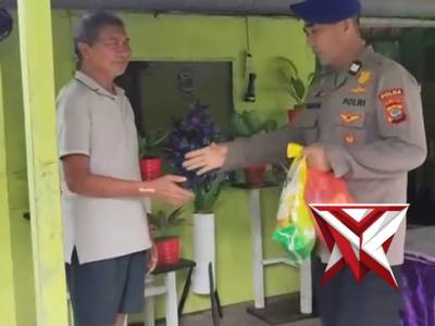 Dit Polairud Polda Sulut Berikan Baksos Kepada Masyarakat Pesisir Pantai Kota Bitung - PoliceTube