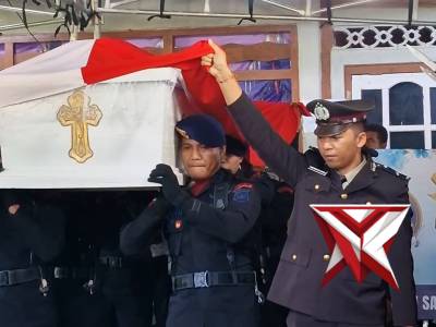 Wakapolves Alor PIMPIN UPACARA PEMAKAMAN DINAS ALMARHUM AIPDA IMANUEL TIMOTIUS BAMPADA - PoliceTube
