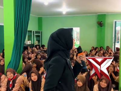 VAKSIN IRET UNTUK 350 SANTRI: DENSUS 88 AT POLRI LAKUKAN AKSI PENCEGAHAN RADIKALISME