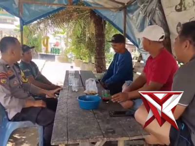 Sambangi Desa Binaan, Pak Bhabin Sampaikan Pesan-Pesan Kamtibmas - PoliceTube