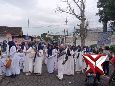 Gerak jalan TK NU karangploso - PoliceTube
