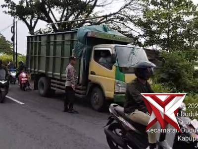 PENERTIBAN JAM OPERASIONAL TRUCK - PoliceTube