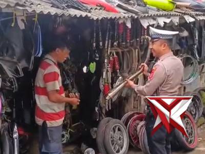 Ops Keselamatan Lodaya 2026, Unit Lantas Polsek Katapang Edukasi Penjual Knalpot Brong - PoliceTube
