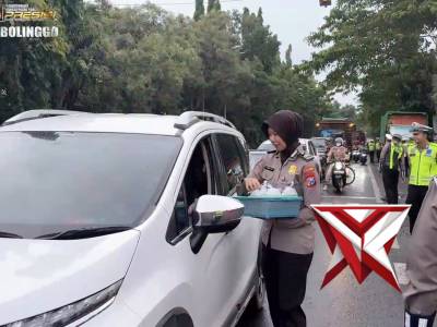 Kegiatan Bagi Takjil On The Road oleh Polres Probolinggo - PoliceTube