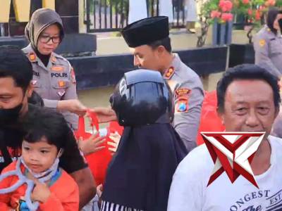 Kapolres Ngawi Berbagi di Bulan Ramadan - PoliceTube