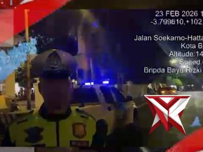 Edukasi dan Aksi Sosial, Satlantas Polresta Bengkulu Bagikan Takjil kepada Pengendara

Personel Satu