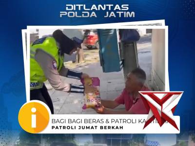 Srikandi Ditlantas Polda Jatim Tebar Kebaikan Lewat Jumat Berkah