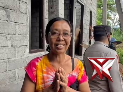 Sidokkes Polres Klungkung memberikan pelayanan kesehatan terhadap warga yang terdampak banjir di Des - PoliceTube