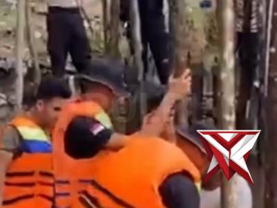Pembangunan jembatan darurat di Jalan Kampung Aman