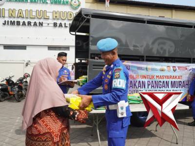 Ditpolairud Polda Bali Salurkan 1 Ton Beras SPHP dalam Gerakan Pangan Murah di Jimbaran! - PoliceTube