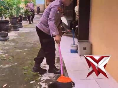 Korve membersihkan Mako - PoliceTube