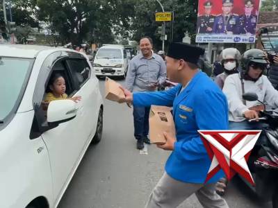 ? Sinergi Ramadhan Polres Magetan ?

Keluarga besar Polres Magetan melaksanakan kegiatan bagi takj