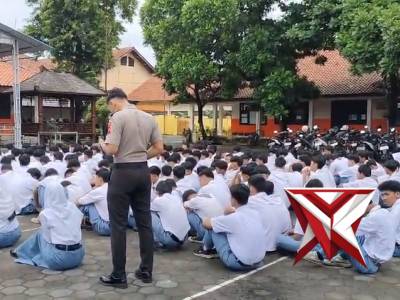 Polsek Karanganyar - PoliceTube