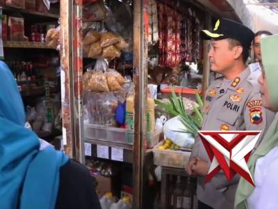 Pengecekan harga sembilan bahan pokok oleh Bapak Kapolres Kudus bersama dinas terkait. - PoliceTube