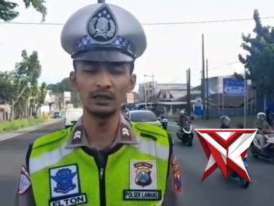 Personil Lalu Lintas Polsek Lawang Briptu Elton Menyampaikan live report Pagi hari di Jalan Raya - PoliceTube