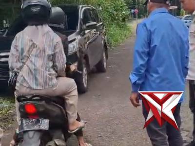 Kasat Intelkam Polres Pagar Alam bantu Masyarakat yang mengalami Kerusakan Motor Di sekitar Gedung P