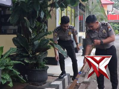 Polres Tuban - Polres Tuban menjalankan perintah Bapak Presiden RI yaitu Gerakan Indonesia Asri 2026 - PoliceTube