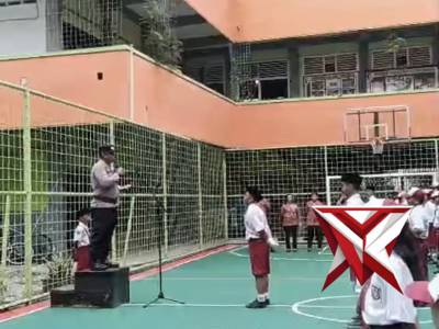 sosialisasi di sekolah SD YBPK Tambak sari dengan Polsek Tambak sari - PoliceTube