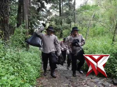 ?? Bukan cuma jaga kamtibmas, tapi juga jaga alam! Polres Magetan ikut ambil bagian dalam Gerakan - PoliceTube