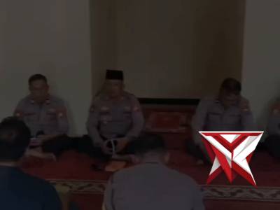 Anggota Polsek Sukomoro melaksanakan kegiatan pembinaan rohani dan mental (Binrohtal) rutin setiap h - PoliceTube