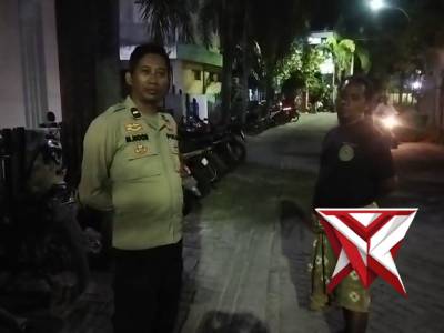 *Polsek Ujungpangkah Giat Patroli Sambang Malam Ciptakan Wilayah Aman* - PoliceTube