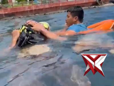 Sigap, Polri selamatkan warga tenggelam di Pantai Falajawa