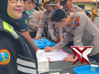 Tes Urine bagi Pejabat Utama (PJU), para Kapolsek jajaran, serta anggota Polres Kediri Kota