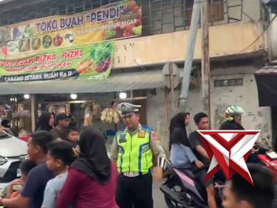 Pengaturan Pasar Ramadhan - PoliceTube