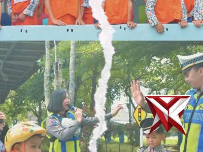 Polantas Polres Kubu Raya kenalkan pendidikan lalulintas sejak dini kepada anak TK Angkasa