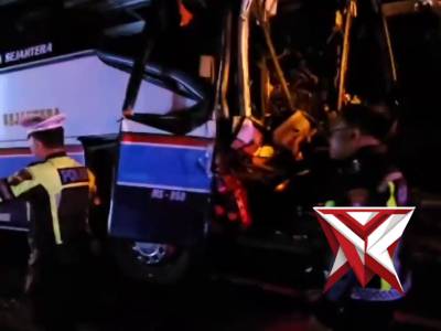 Respon cepat Satlantas Polres Magetan mendatangi TKP kecelakaan lalu lintas di Tol KM 594B ???. Pet - PoliceTube