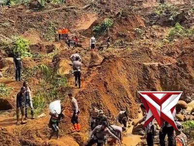 Sat Samapta Polresta Bandung terus berupaya mencari korban yang terdampak bencana tanah longsor - PoliceTube